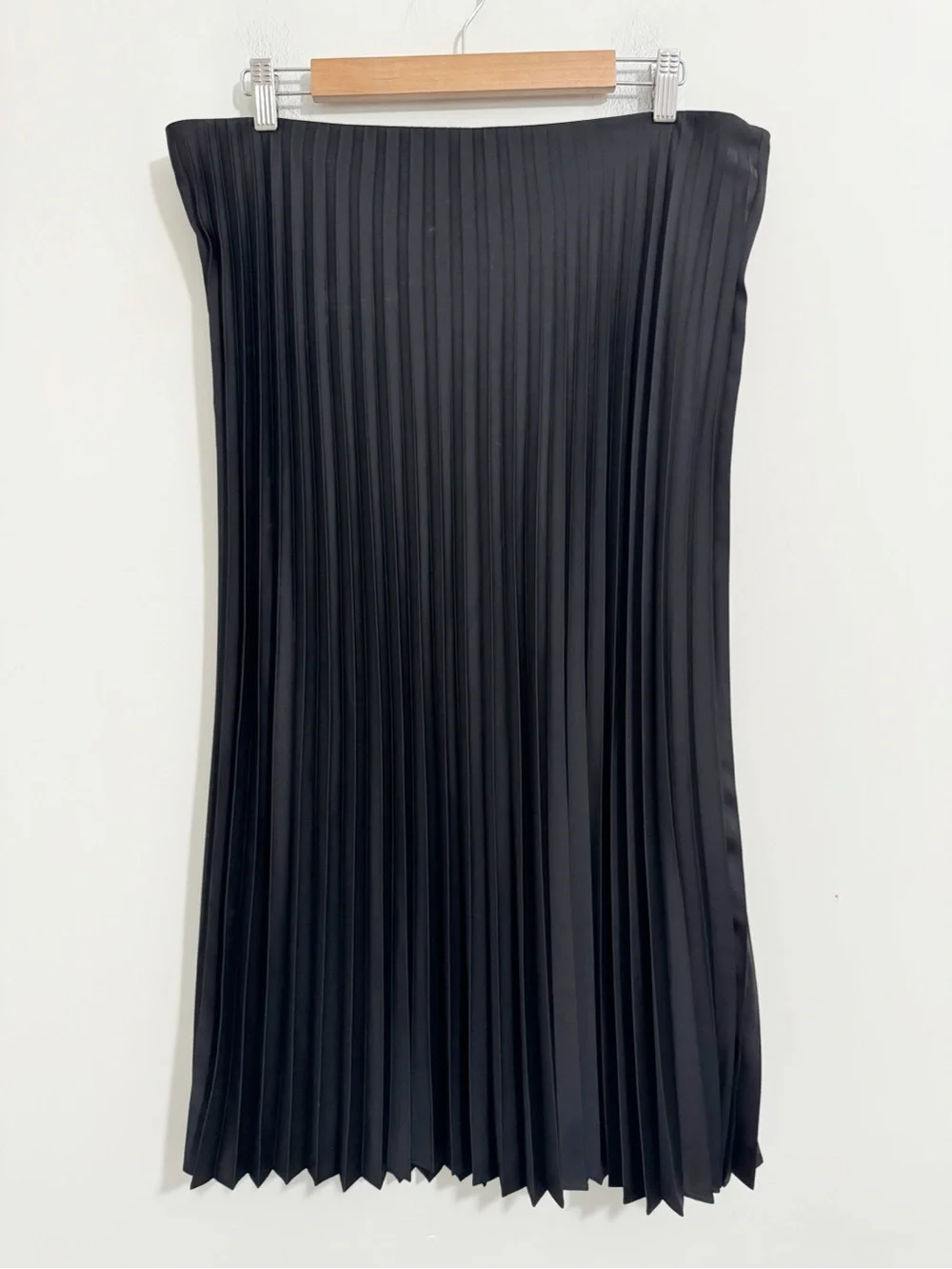 J.Crew Pleated Pull On Midi Skirt Black
